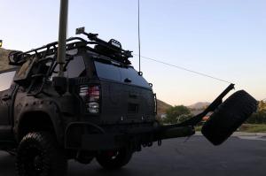 Toyota Tundra CrewMax 4x4 Zombie Apocalypse 2013 года 